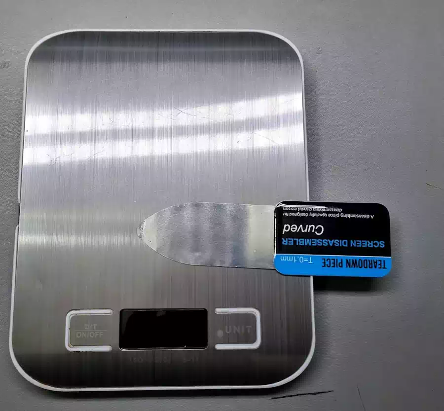 DIY Rechargeable Kitchen Scale with a Reused Lithium Battery (Step-by-Step Guide) 4 opening digital scale case safely for DIY modification